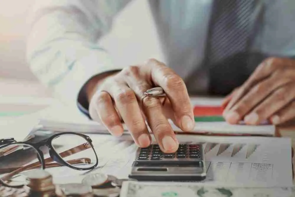 يمكن لمحافظ الصناديق الثلاثة أن تقلل من المخاطر والضرائب والتكاليف. إليك كيفية بناء واحد.