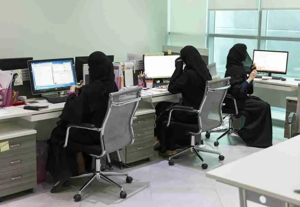 تحصل النساء على وظائف أكثر من أي وقت مضى بعد التغيير في المملكة العربية السعودية