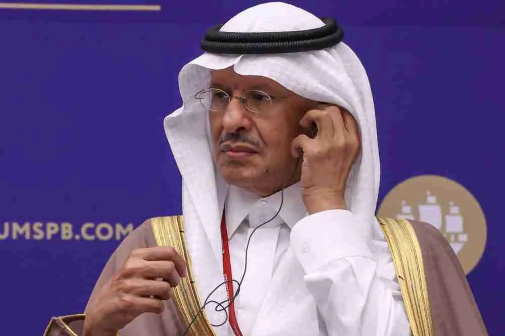الأمير عبدالعزيز بن سلمان المصور: أندريه روداكوف، بلومبيرغ.