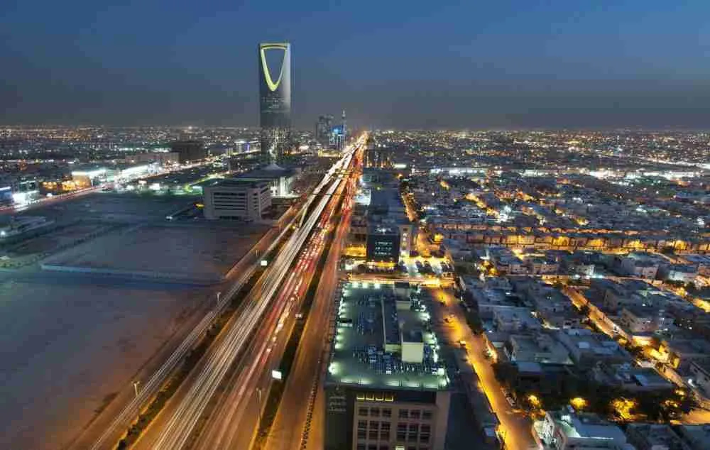 صندوق الثروة السعودي يقوم بتعيين كبار الموظفين، بما في ذلك مصرفيي غولدمان
