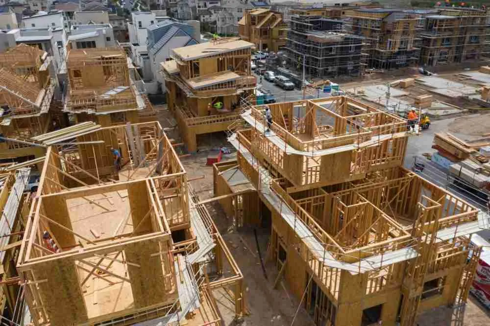 جنون الإسكان يشعل حروب العطاءات من نيويورك إلى شنجن