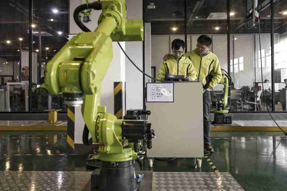 شهدت مساهمة التصنيع في الناتج المحلي الإجمالي للصين انخفاضًا خلال السنوات الأربع الماضية من أكثر من 30 في المائة إلى 27.7 في المائة في عام 2019. الصورة: بلومبيرغ.