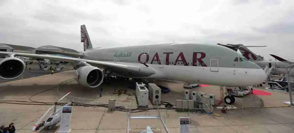 طائرة من طراز إيرباص اس إيه اس إيه 380 تشغلها الخطوط الجوية القطرية. الصورة: جايسون ألدن، بلومبيرغ.