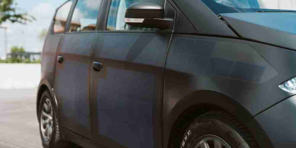 تستخدم سيارة سيون فان الرائدة في سونو موتورز الطاقة الشمسية للشحن الذاتي. مصدر الصورة: سونو موتورز.