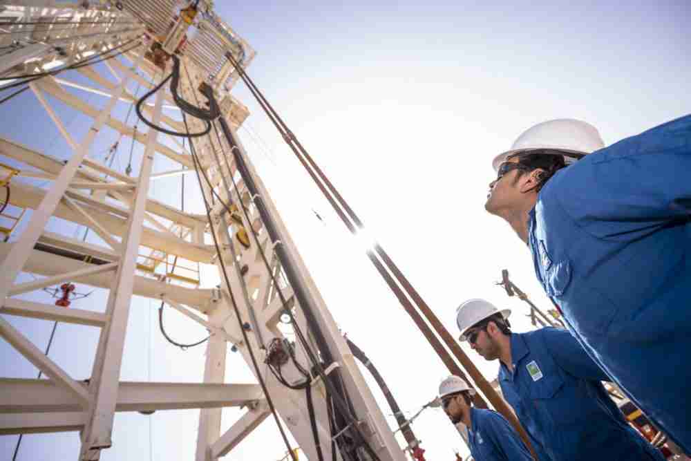 خفض السعوديون أسعار النفط وضبط النفس من أوبك بلاس يغذي ارتفاع الأسعار