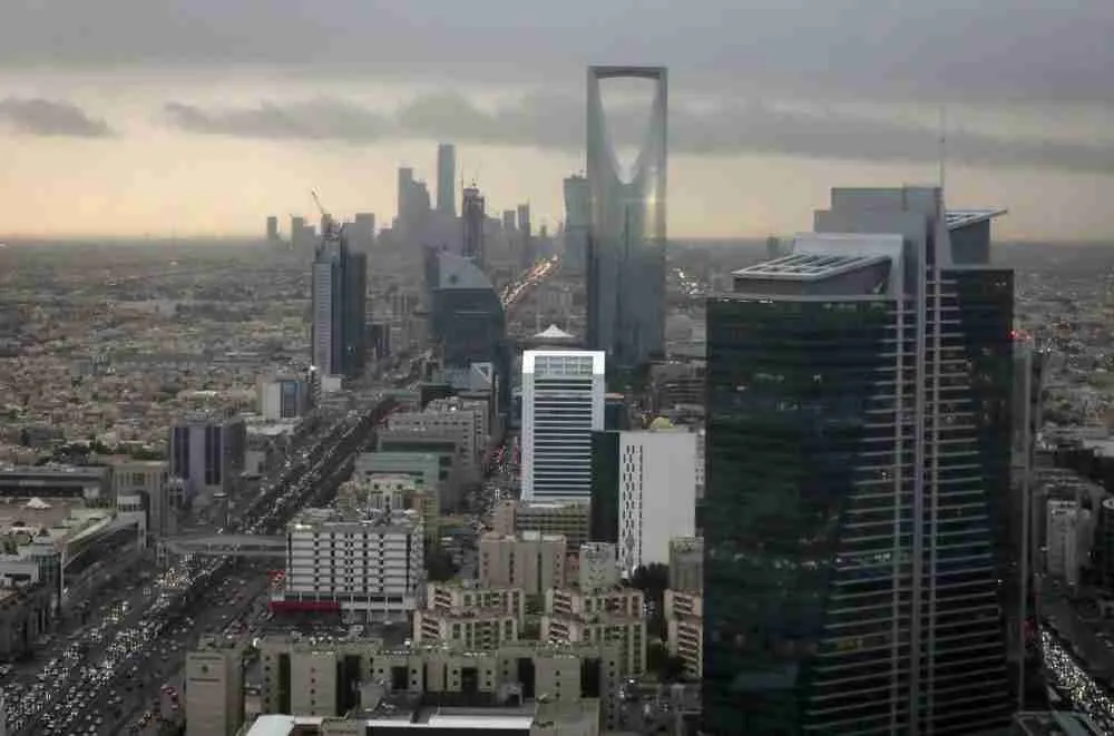 قد تشهد الاتصالات السعودية تدفقات مالية كبيرةإذا باع صندوق الاستثمارات العامة حصته