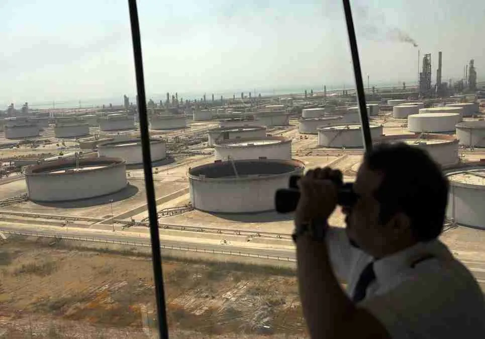 Saudi Aramco Raises Oil Prices After OPEC+ Defies Biden مصدر الصورة: ياهو بيزنس.