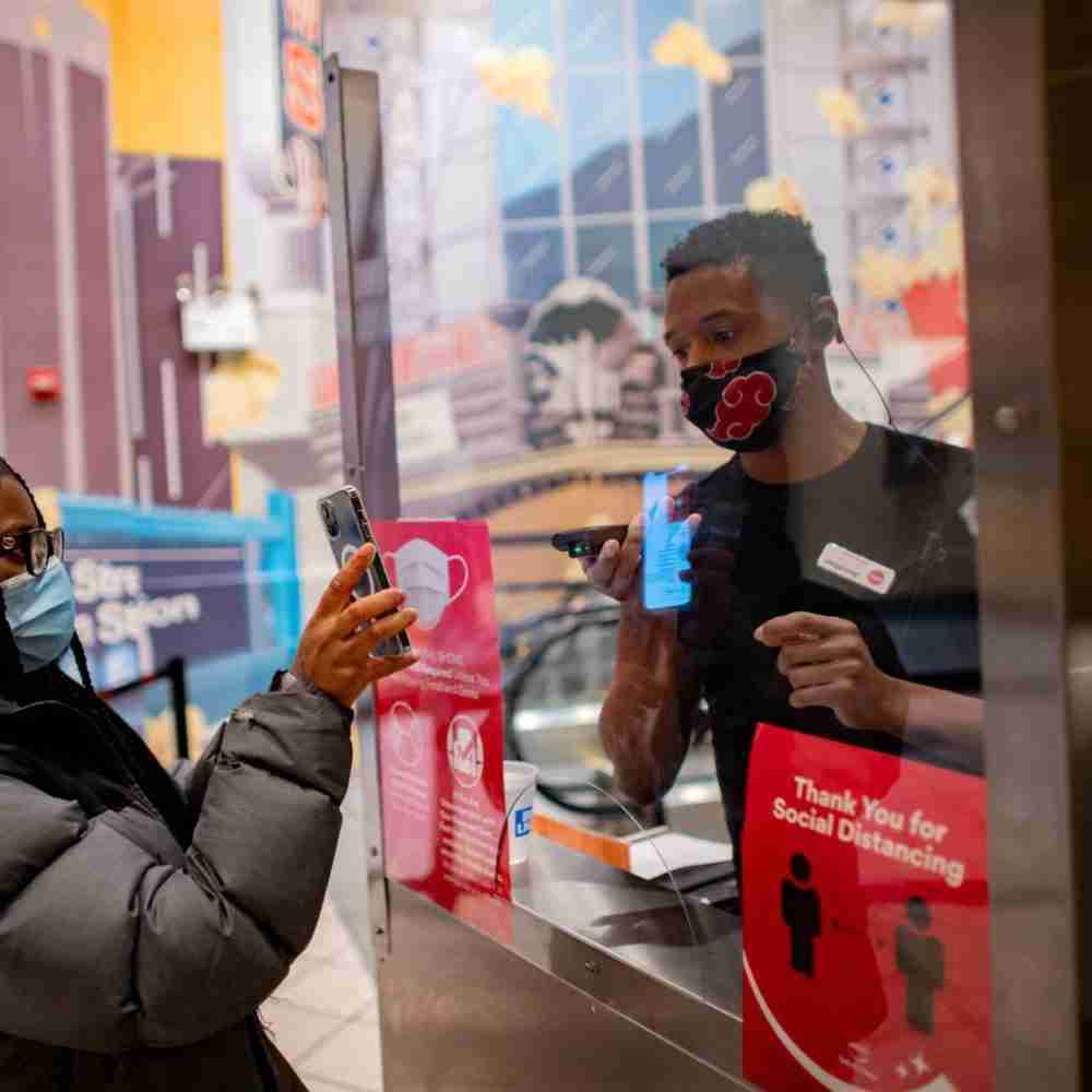 أرباح شركة أميريكان ملتي سينما أفضل من ما كان متوقعًا. لكن السهم ينخفض