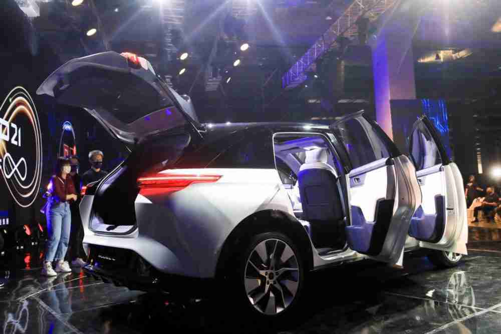 إدارة بايدن تشدد قواعد الائتمان الضريبي للمركبات الكهربائية