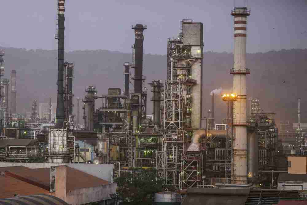 Asian Buyers Didn’t Seek Extra Saudi Oil on Weakening Market مصدر الصورة: بلومبيرغ.