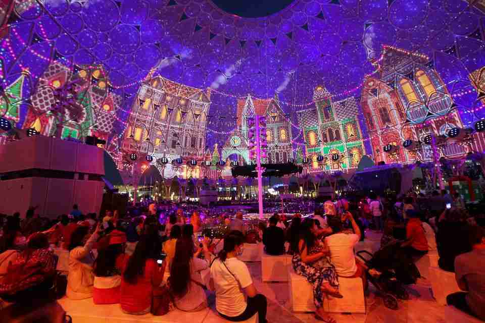 يتدفق السياح إلى دبي على الرغم من المخاوف العالمية من فيروس كورونا