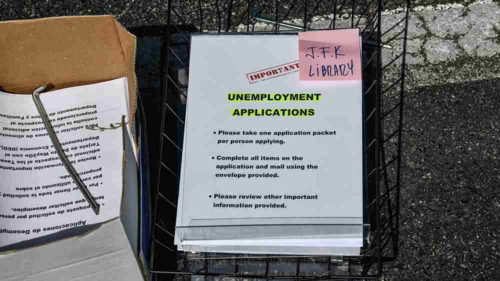 استمارات البطالة. الصورة: تشاندان خانا، لوكالة الصحافة الفرنسية بواسطة غيتي إيماجيز.