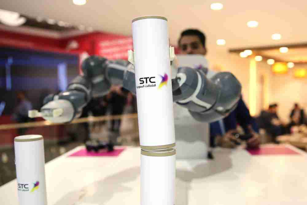 صندوق الثروة السعودي يخطط لطرح نسبة كبيرة من الأسهم في عملاق الاتصالات