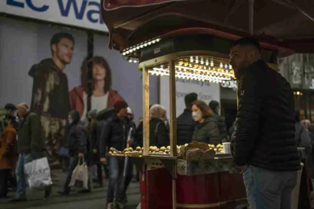 خطر ديون تركيا وذروة الوباء يشكلان تحدياً لخطة إنقاذ الليرة