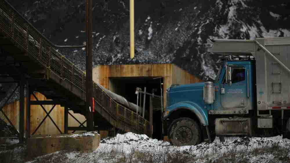 أسهم قطاع الفحم من أكبر الفائزين في عام 2021، وشركة آزفالور تحصد المكاسب