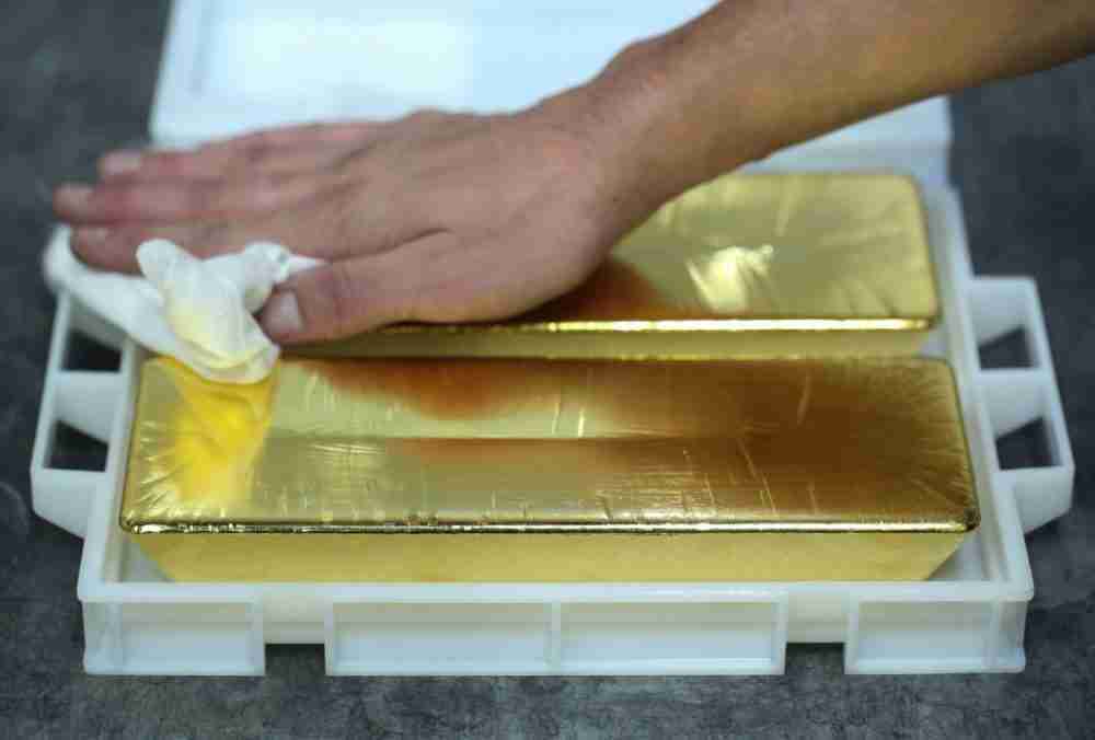 Gold Surges to 15-Month High as Attack on Ukraine Boosts Havens مصدر الصورة: بلومبيرغ.