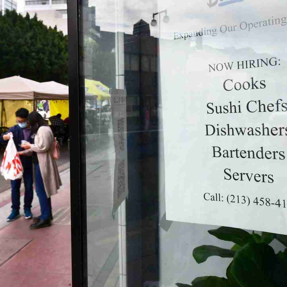 جمعة إعلان تقرير الوظائف، شاهد ما فعله أوميكرون بمعدلات التوظيف