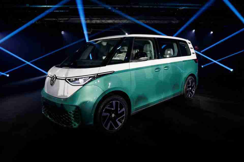 QPAT4MFFLFJPNNNJ6MZ4DCC7CQ سيارة أي دي.باز، السيارة الأيقونية لعلامة فولكس فاغن خلال عرضها العالمي الأول في باريس فرنسا، في 9 مارس 2022. الصورة: بينوا تيسييه.