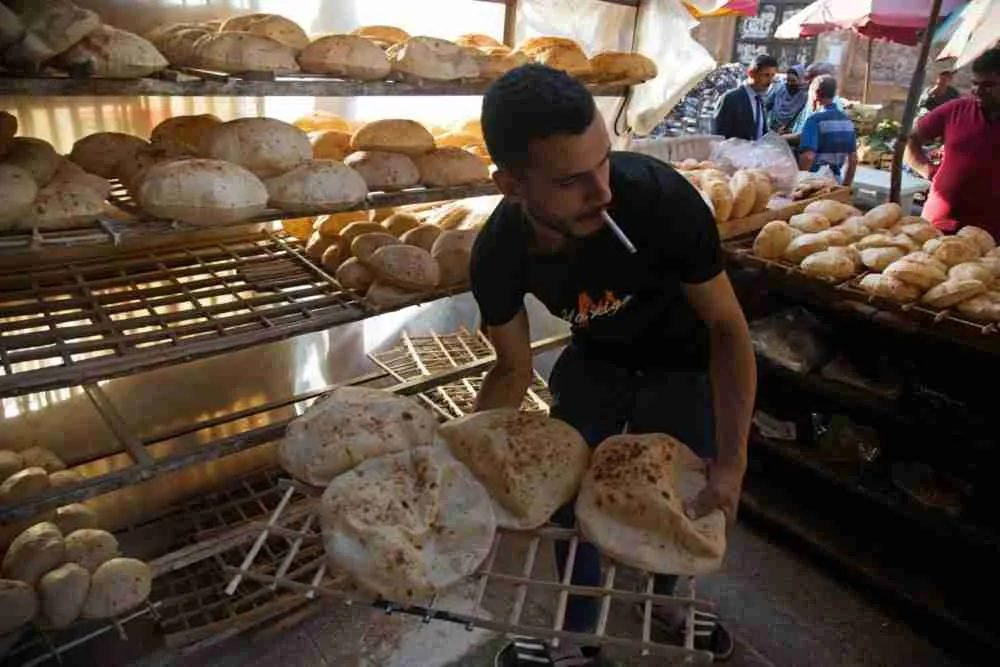 القطاعات غير النفطية المصرية تخفض الإنتاج بسبب التضخم وقواعد الاستيراد الجديدة
