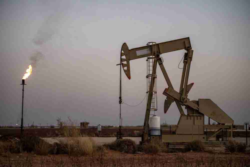 هل يقترب إنتاج النفط الأمريكي بالفعل من ذروته؟