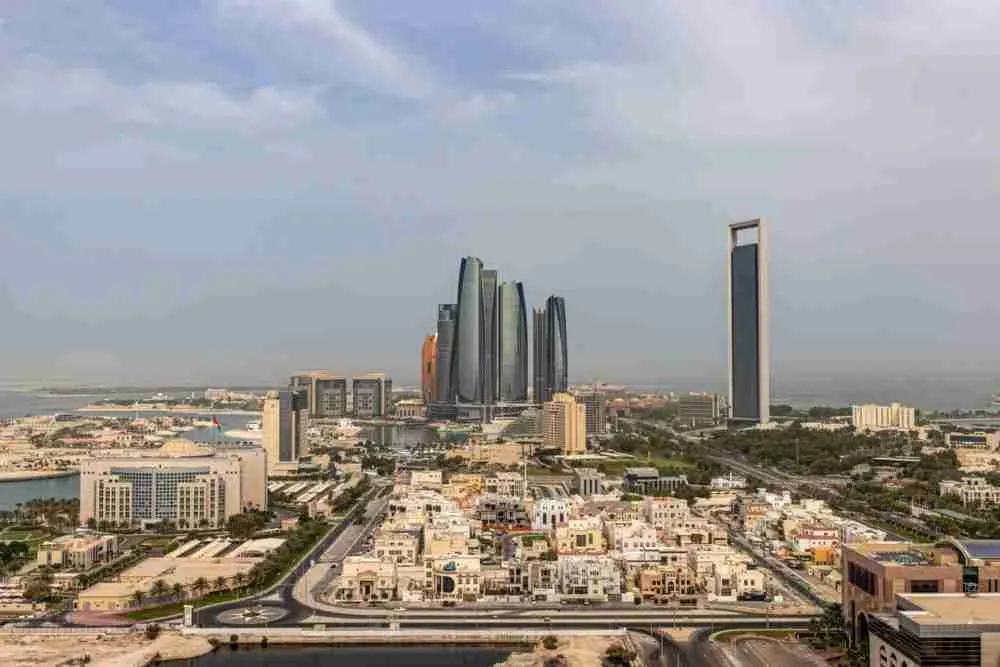 الإمارات تواصل استخدام نفط أبو ظبي لجذب المستثمرين العالميين