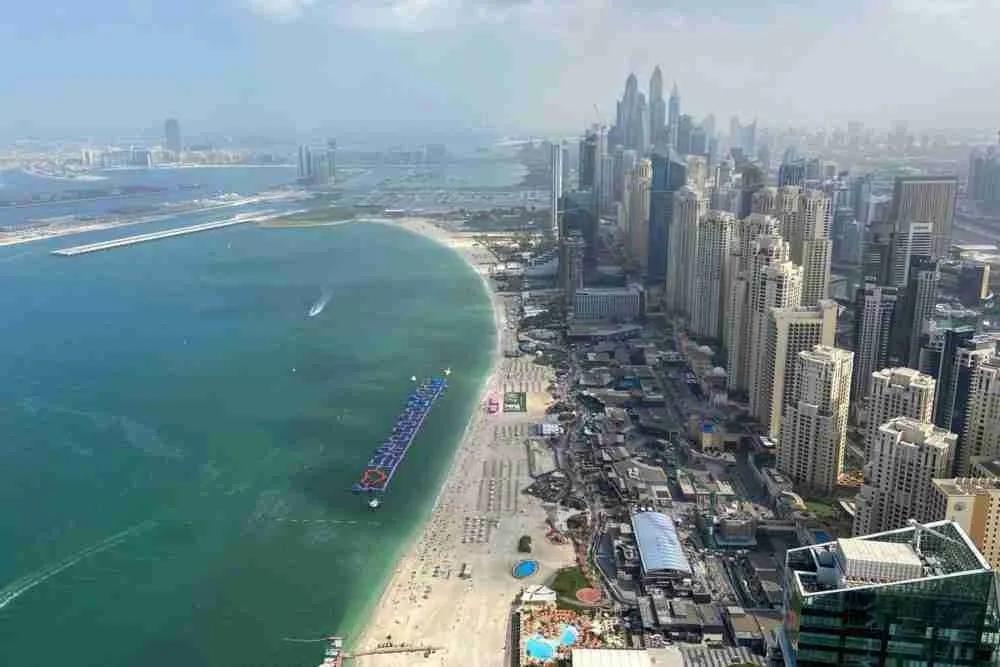 تباطؤ نمو القطاع الخاص غير النفطي في الإمارات مع اشتداد التضخم