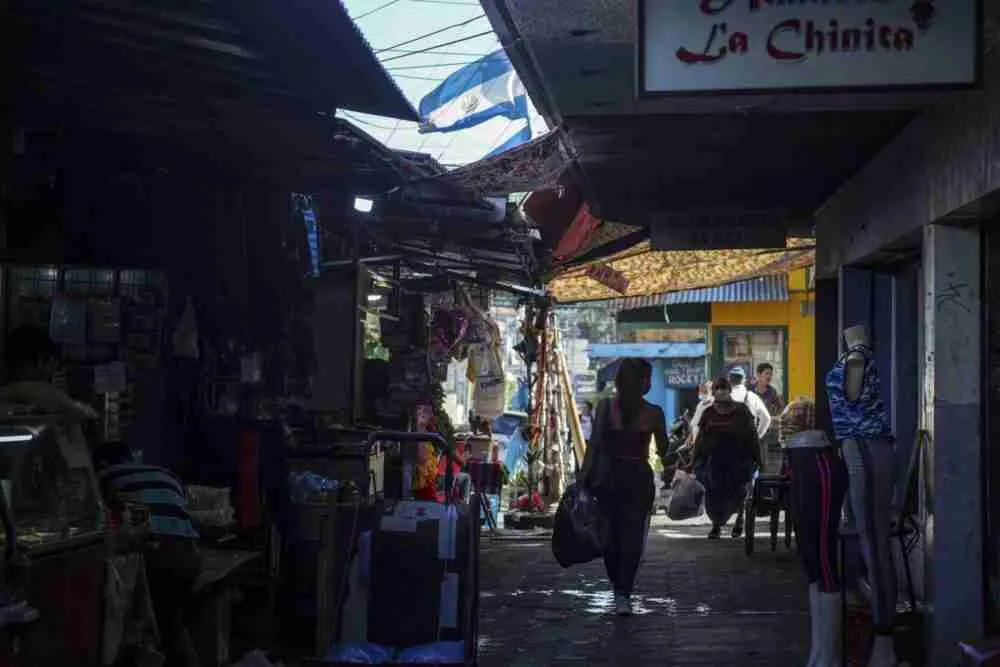 تباطؤ مبيعات ديون الدول عالية المخاطر في ظل تدني مستويات السيولة
