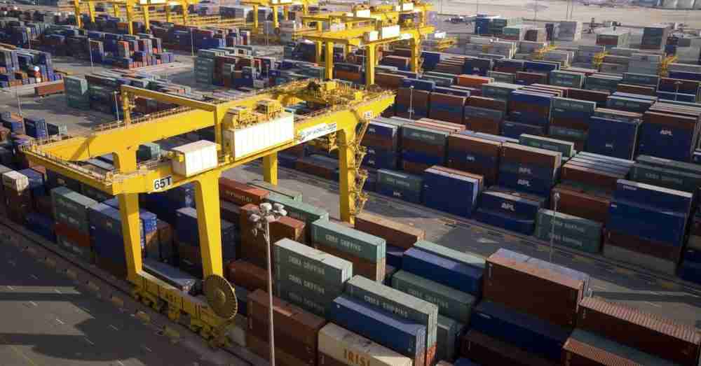 توسع التجارة غير النفطية في الإمارات إلى 435 مليار دولار