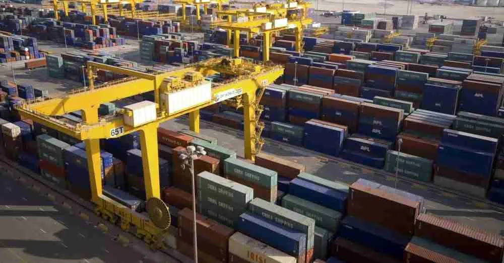 توسع التجارة غير النفطية في الإمارات إلى 435 مليار دولار