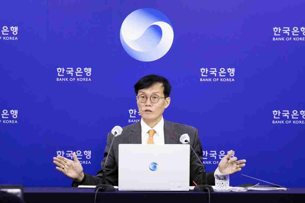 محافظ البنك المركزي الكوري يحذر من تباطؤ النمو بعد رفع أسعار الفائدة