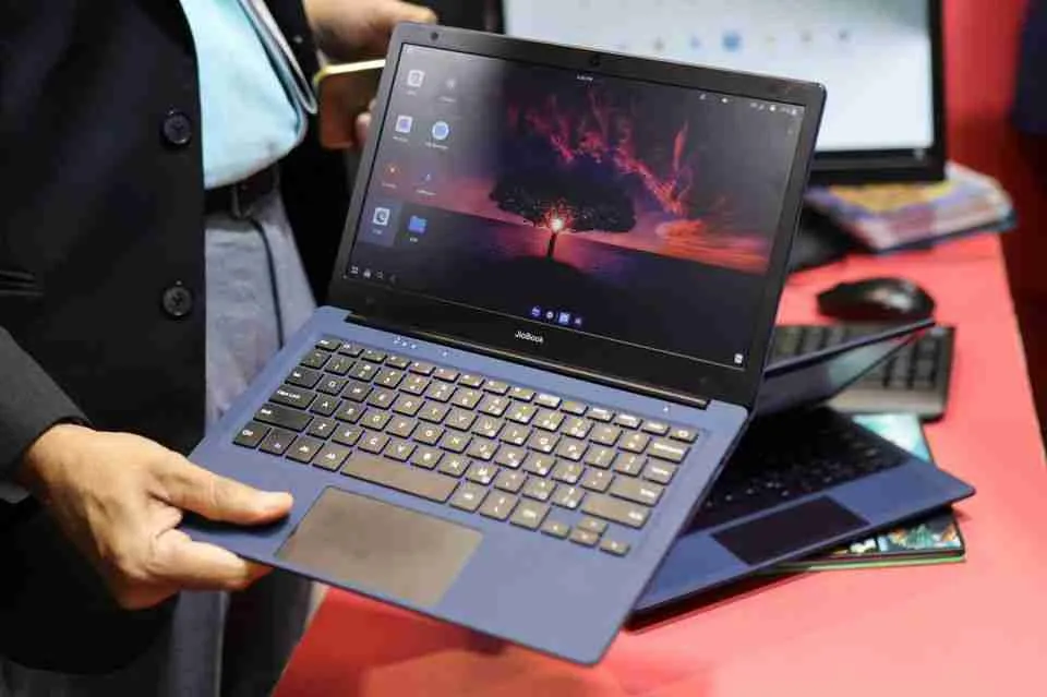 ريليانس تسعى إلى تكرار نجاحها في صناعة الهواتف من خلال حاسوب محمول