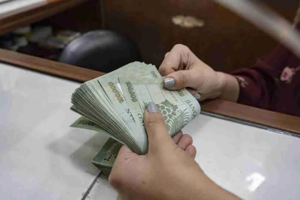 لبنان يستعد لإعادة ربط العملة إذا تمت الموافقة على خطة التعافي