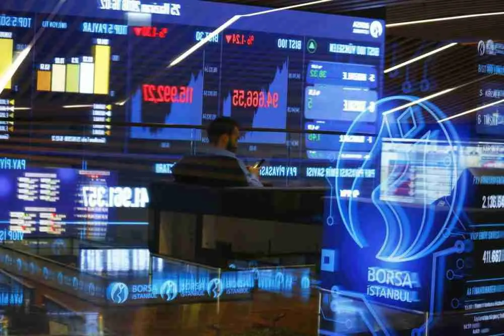 تركيا تجمع المشتبه بهم في تحقيقات سوق الأوراق المالية