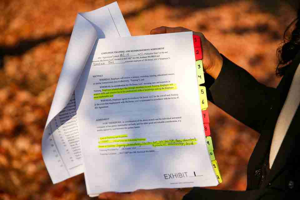 في حال تقديم استقالتهم.. شركات أمريكية تطالب موظفيها بدفع مقابل للتدريب الوظيفي