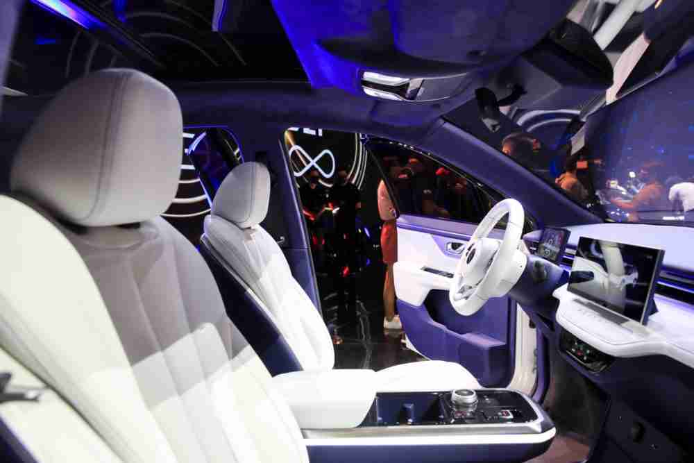 فوكسكون تتعاون مع صندوق الثروة السعودي لتصنيع سيارات كهربائية