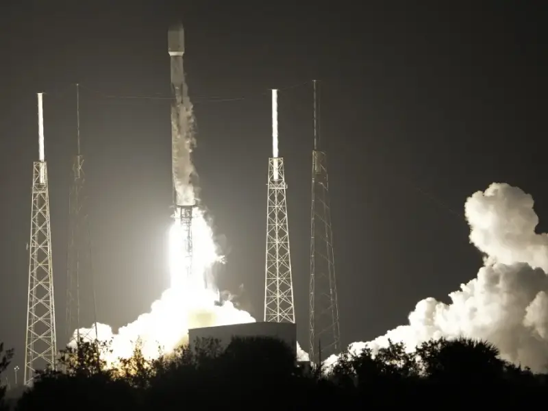 مركبة إنزال يابانية وجوالة إماراتية تتجهان نحو القمر