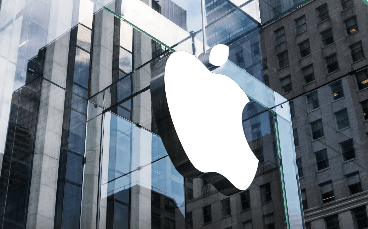Ahead of Earnings, Is Apple Stock a Buy, a Sell, or Fairly Valued ستصدر أرباح أبل إلى جانب إصدار هاتف آيفون 16 الجديد المزود بميزات الذكاء الاصطناعي.