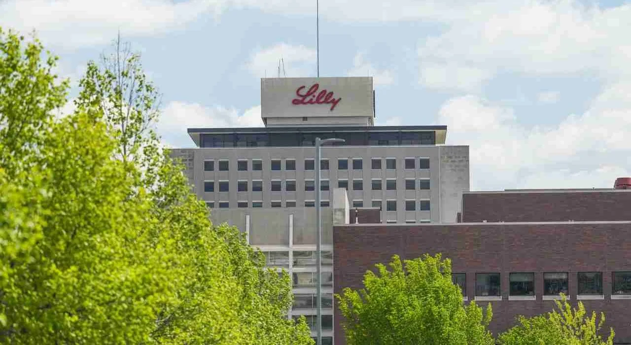 Lilly Gains As Therapy Slows Alzheimer’s Disease In Study مصدر الصورة: بارونز