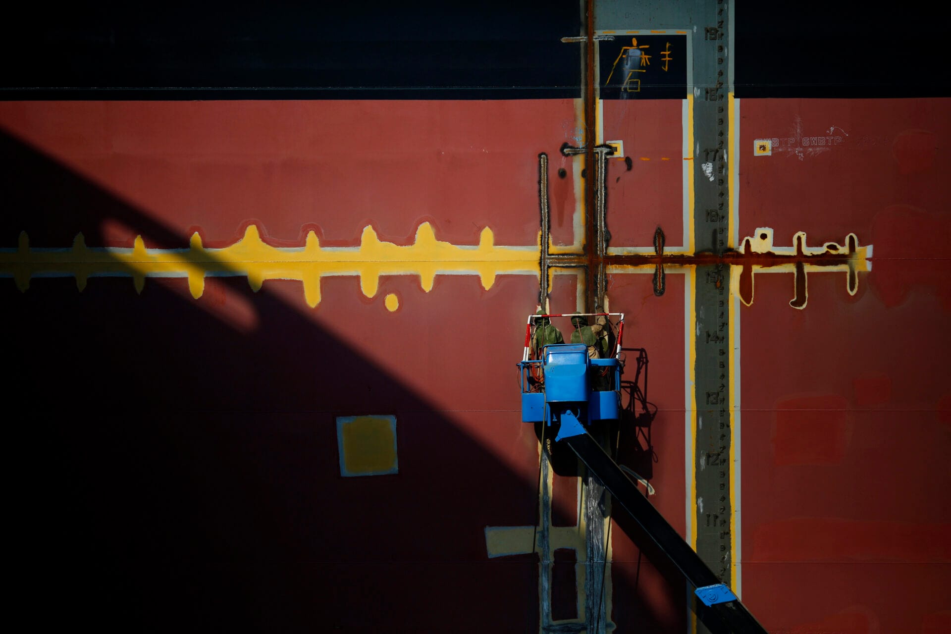 الصين تهدف لبناء المزيد من السفن التي تعمل بالوقود النظيف في العالم بحلول عام 2025