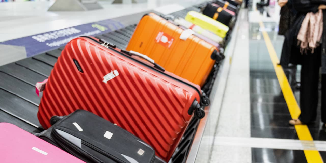 Airlines Need to Boost Revenue. They’re Coming for Your Bags. مصدر الصورة: بارونز