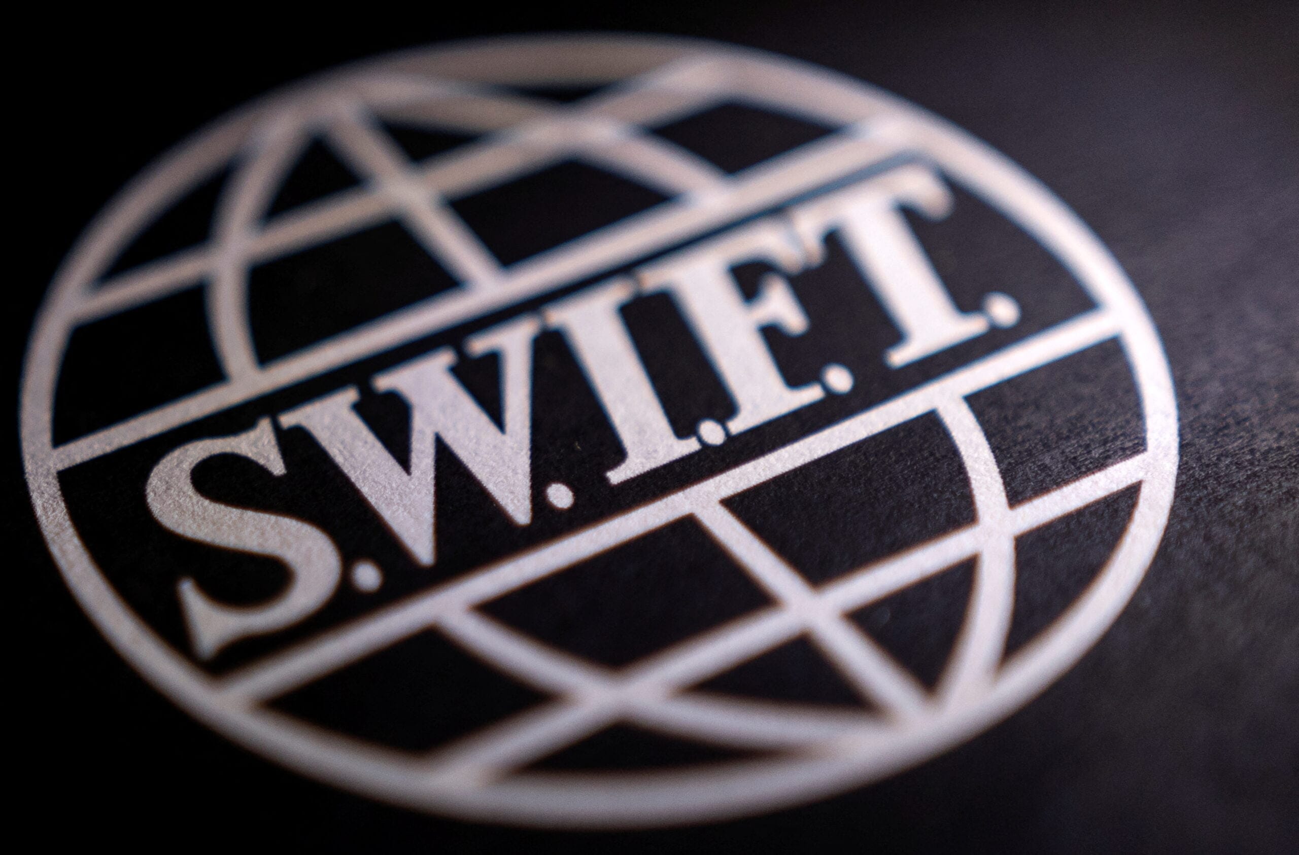 Illustration shows Swift logo مصدر الصورة: رويترز