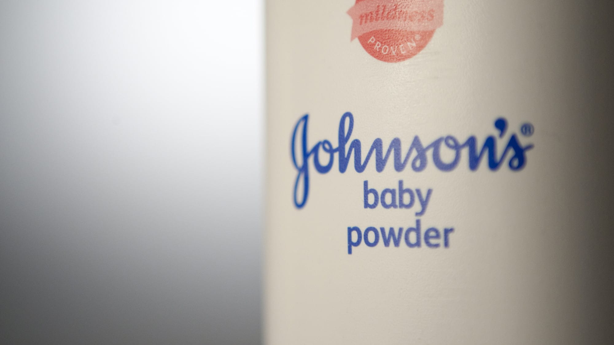 J&J hit with new class action over talc seeking medical monitoring for cancer مصدر الصورة: بلومبيرغ