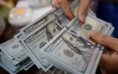 قوة الدولار تعزز أداء صناديق التحوط ضد تقلبات العملة