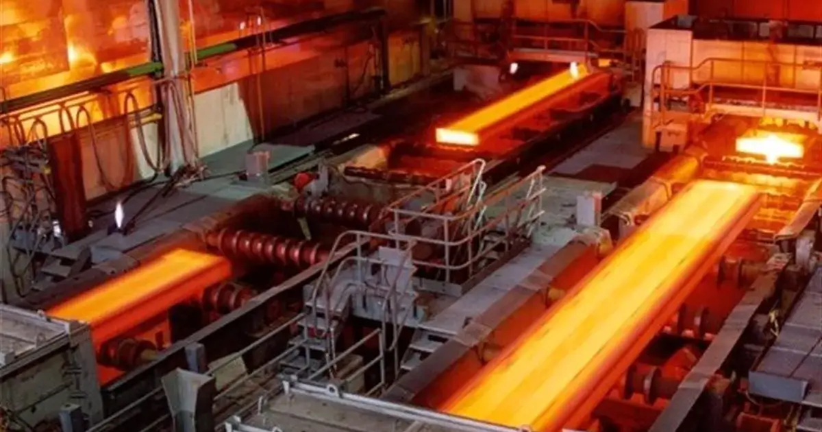 صناعة الصلب. يبدو أنه لا يوجد حل لوقف تدفق واردات الصلب الرخيصة إلى الأسواق المحلية، وهي مشكلة تسبب معاناة كبيرة لقادة صناعة الصلب في الهند.