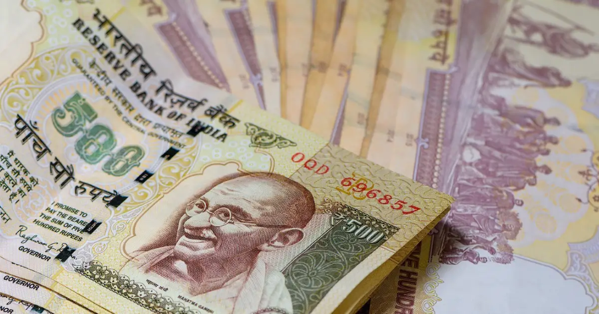 الروبية الهندية هبطت الروبية الهندية لأدنى مستوى بسبب مخاوف من أن يؤدي انخفاض المخاطر الناجم عن مخاوف الركود في الولايات المتحدة إلى تدفقات خارجية أجنبية.