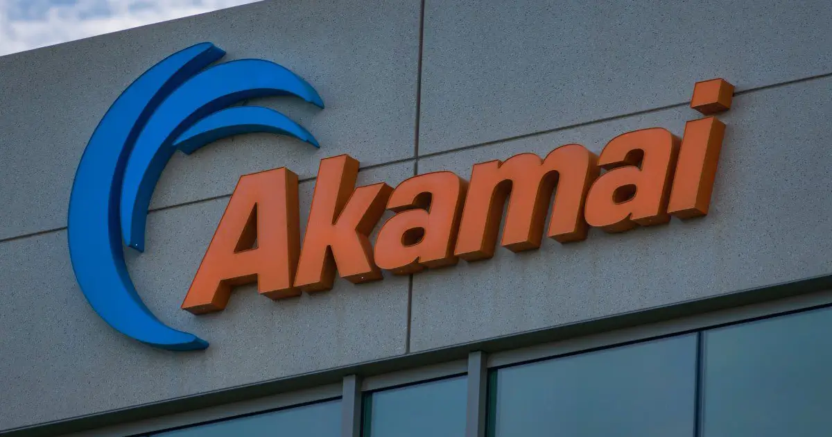 ارتفعت أسهم شركة الخدمات السحابية أكاماي يوم الجمعة بعد أن خففت النتائج الفصلية القوية من مخاوف وول ستريت من تباطؤ الإيرادات في الشركة.
