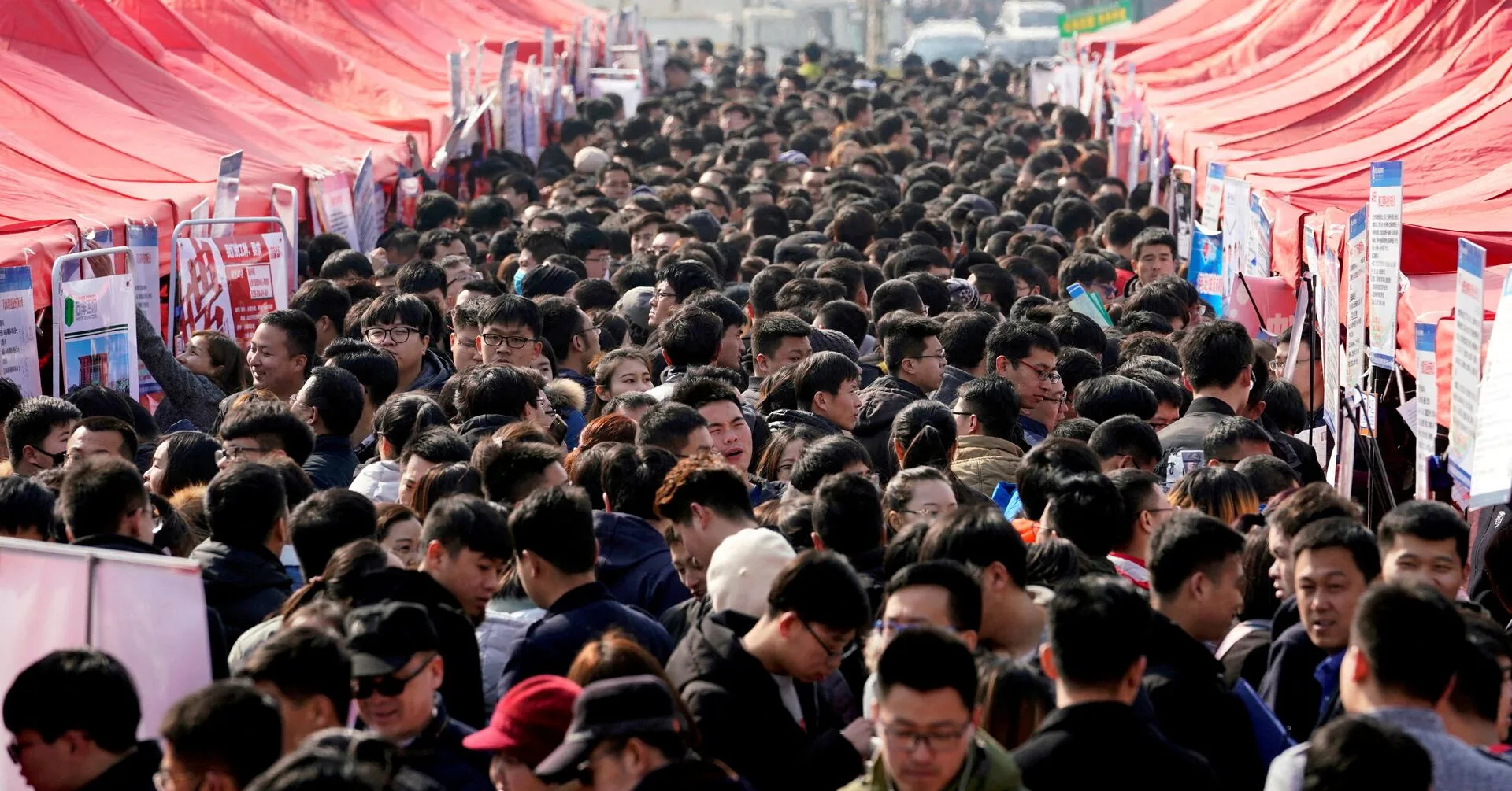 New unproductive forces the Chinese youth owning their unemployment مصدر الصورة: رويترز