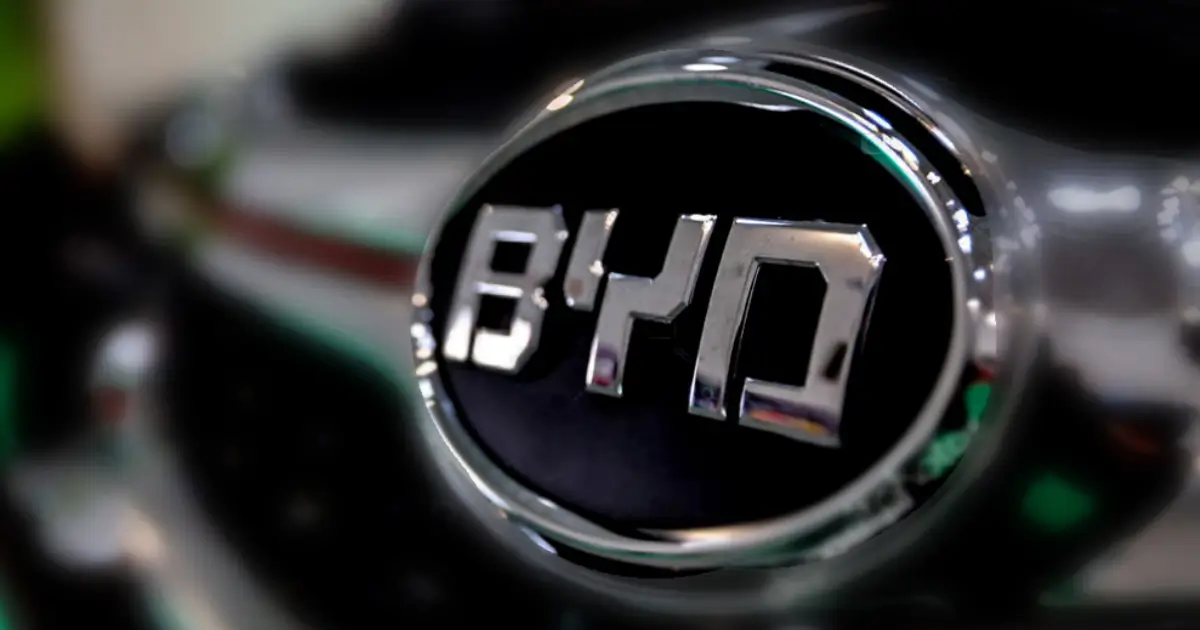 بي واي دي تعمل شركة بي واي دي على نشر محطات شحن السيارات الكهربائية وتكثيف التسويق والحوافز للعملاء في اليابان، بهدف تعزيز المبيعات.